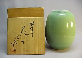 JAPANESE MID 20TH C. CELADON VASE