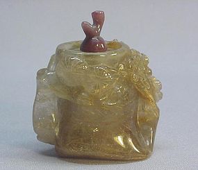 CHINESE GOLD HAIR CRYSTAL SNUFF BOTTLE