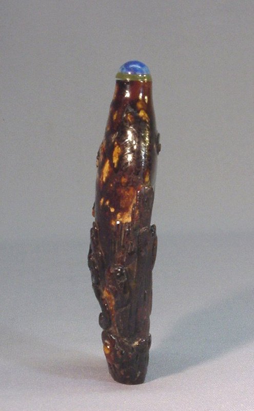 CARVED CHINESE TORTOISE SHELL SNUFF BOTTLE