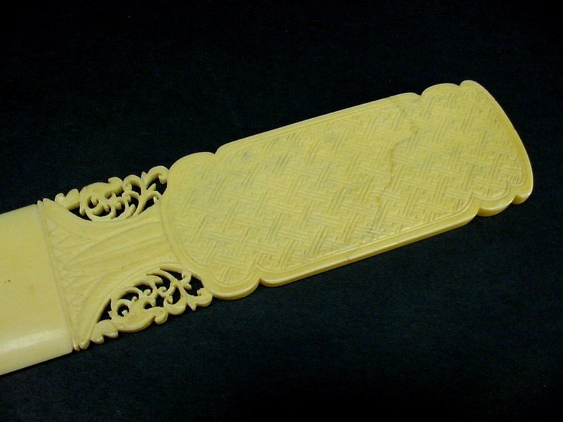 EARLY 19TH CENTURY CARVED IVORY PAGE TURNER