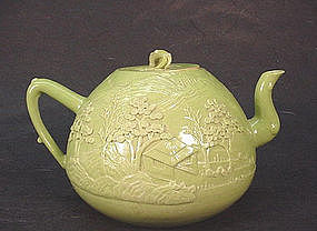 CHINESE PORCELAIN TEA POT