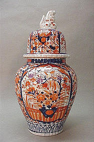 OLD JAPANESE IMARI VASE WITH LID