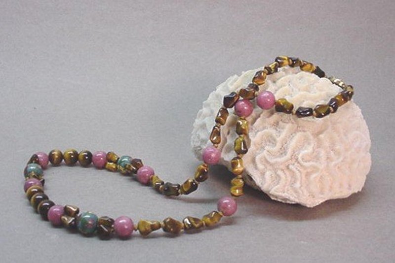 CHINESE CLOISONNE AND HARD STONE NECKLACE