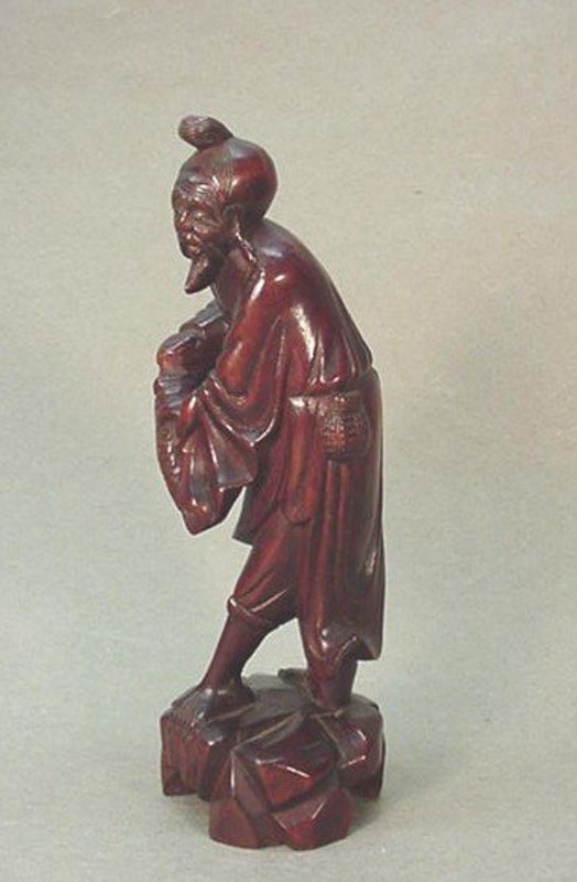 CHINESE CARVED WOOD STATUE OF A FISHERMAN