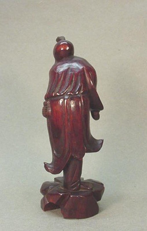 CHINESE CARVED WOOD STATUE OF A FISHERMAN