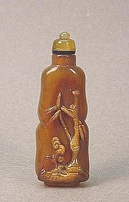 CHINESE CARVED AGATE SNUFF BOTTLE
