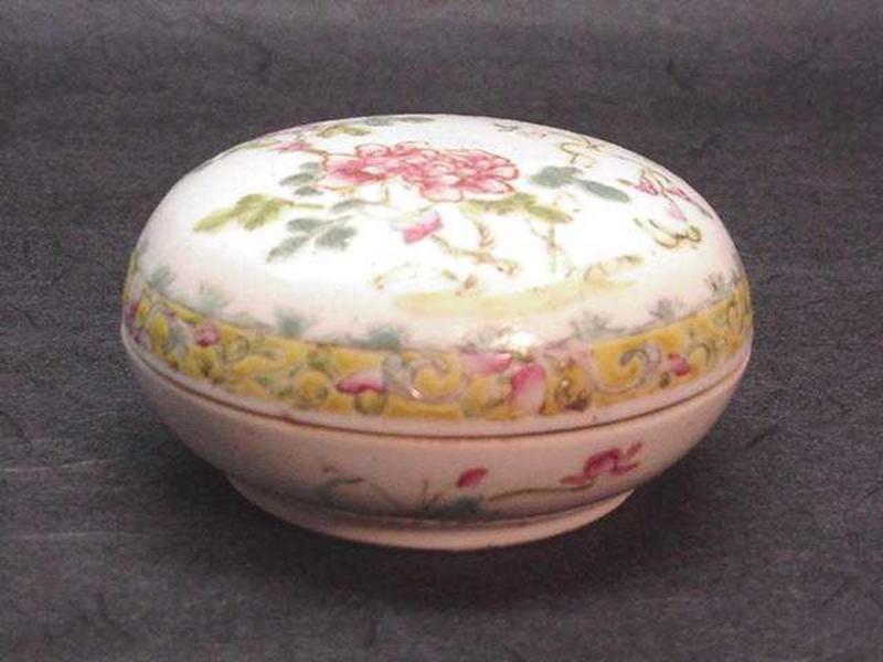 Chinese Famille-Rose Seal Box