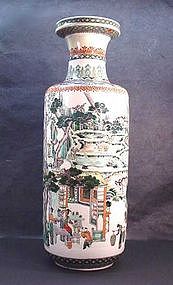 Large Chinese Porcelain Wucai Vase