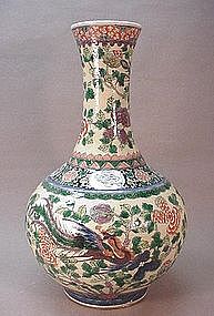LATE 19TH CENTURY CHINESE EGG SPINACH VASE