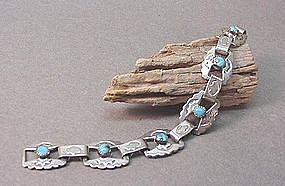 AMERICAN INDIAN SILVER AND TURQUOISE BRACELET