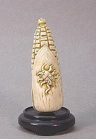 CHINESE CARVED IVORY SNUFF BOTTLE OF AN EAR OF CORN