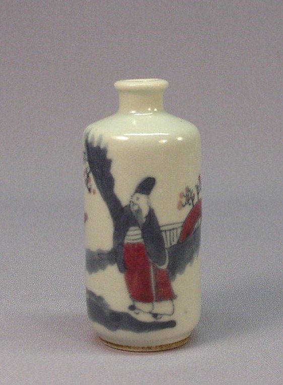 CHINESE OLD PORCELAIN SNUFF BOTTLE