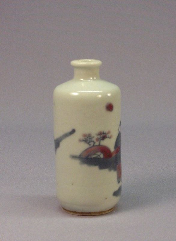 CHINESE OLD PORCELAIN SNUFF BOTTLE