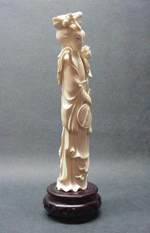 CHINESE CARVED IVORY STATUE