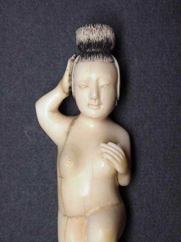 CHINESE CARVED IVORY DOCTOR'S LADY