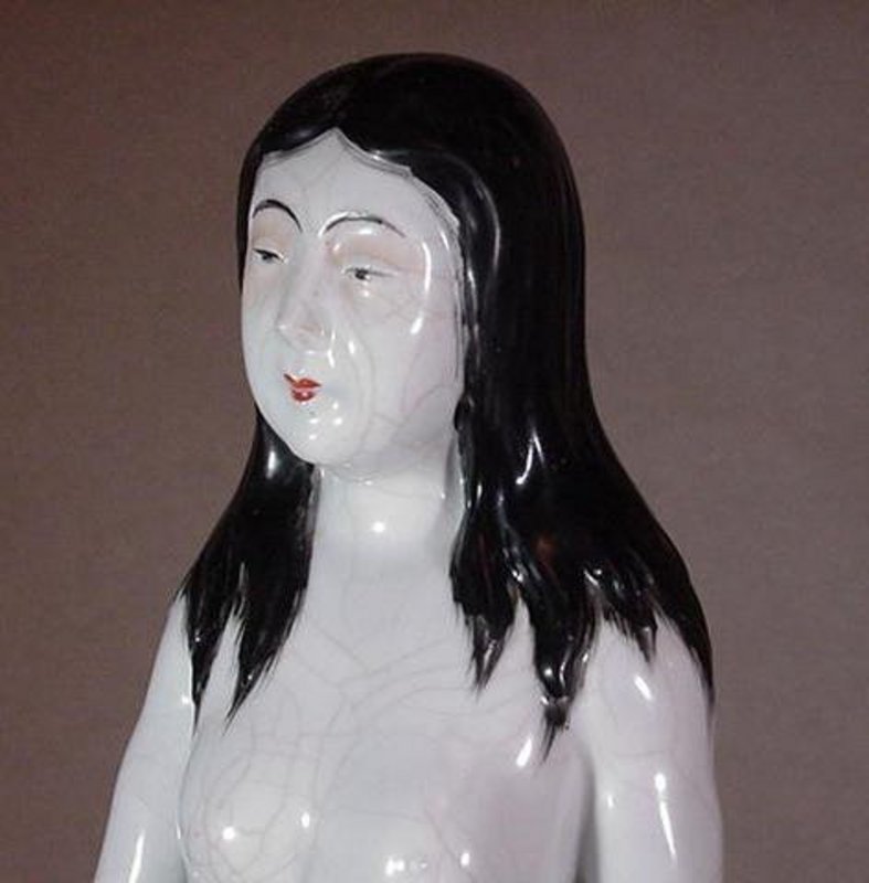 JAPANESE CERAMIC STATUE OF A NUDE LADY
