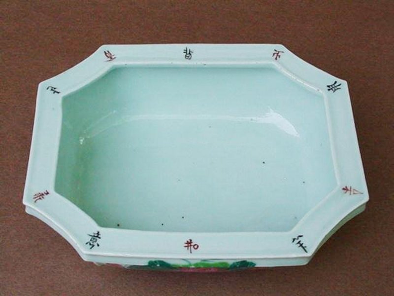 CHINESE 20TH CENTURY FAMILLE ROSE PLANTER