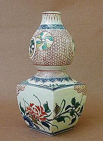 JAPANESE EARLY 19TH CENTURY IMARI VASE