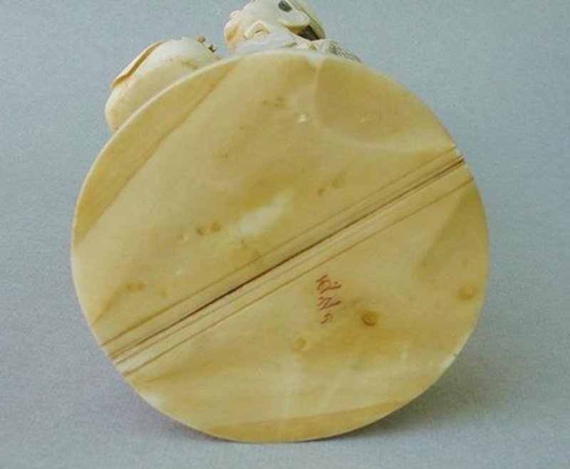 JAPANESE IVORY CARVING OF A CARPENTER