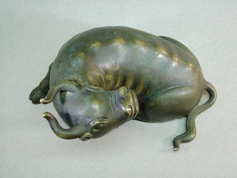 CHINESE BRONZE STATUE OF A WATER BUFFALO