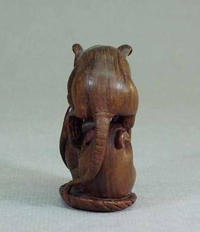 JAPANESE CARVED WOOD NETSUKE OF TWO MICE