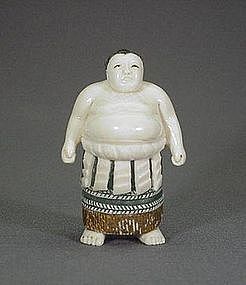 JAPANESE CARVED IVORY NETSUKE OF A SUMO WRESTLER