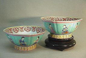 A PAIR OF CHINESE FAMILLE ROSE 8 SIDED BOWLS