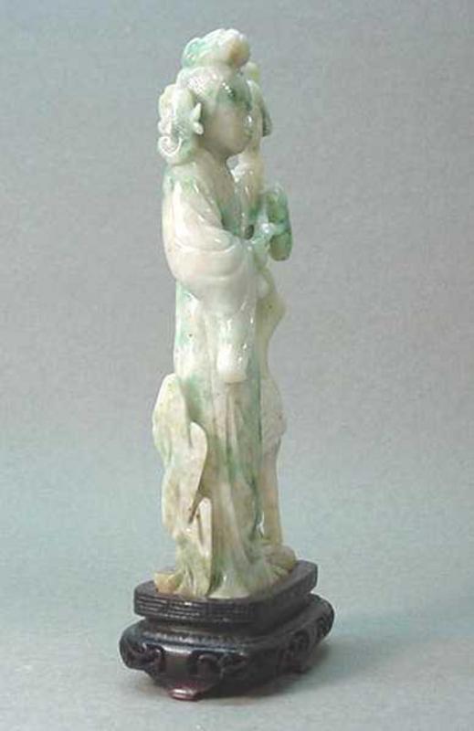 EARLY 20TH C. CHINESE CARVED JADEITE LADY