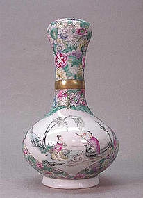 LATE 19TH C. CHINESE GARLIC HEAD VASE