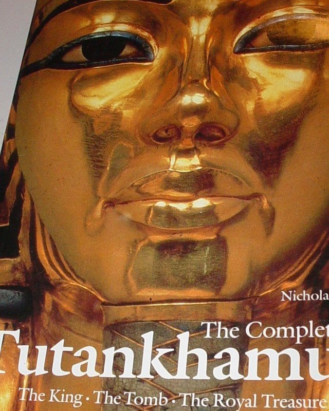 Complete Tutankhamun: The King, the Tomb, the Royal Treasure 
~Reeves