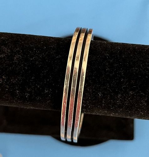 Miye Masukata Janiye Grooved Sterling Bangle