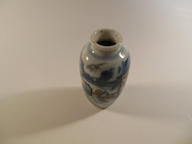 Qing dynasty snuff bottle