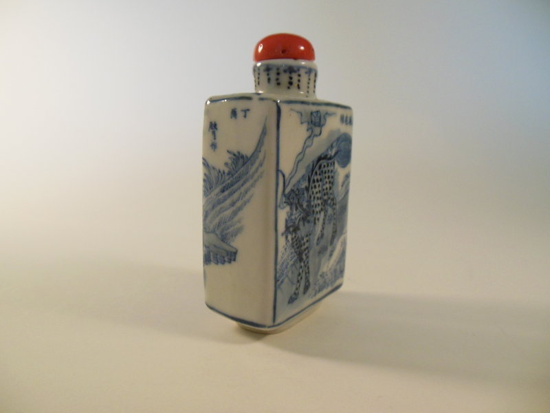 Qing Blue and White snuff bottle
