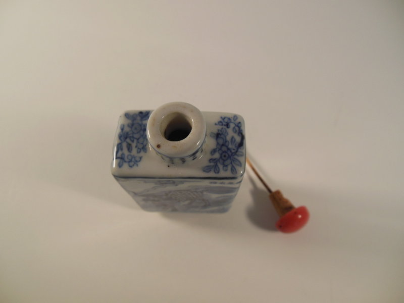 Qing Blue and White snuff bottle