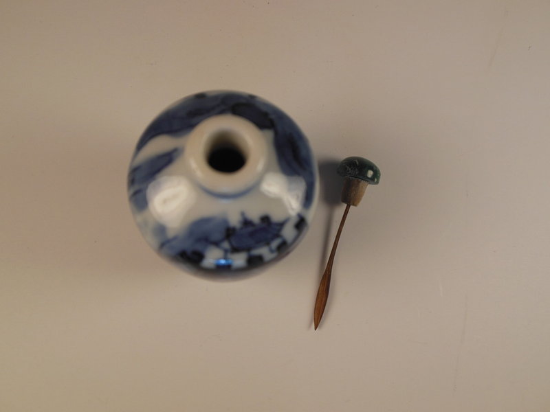 Qing Dynasty Blue and White under-glaze snuff bottle