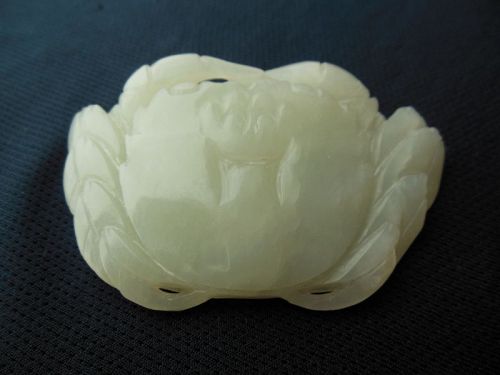 Qing Dynasty Carved Jade Crab Buckle