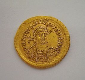 A LATE ROMAN/EARLY BYZANTINE GOLD SOLIDUS