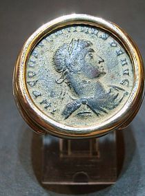 A ROMAN BRONZE FOLLIS OF CONSTANTINE THE GREAT IN RING