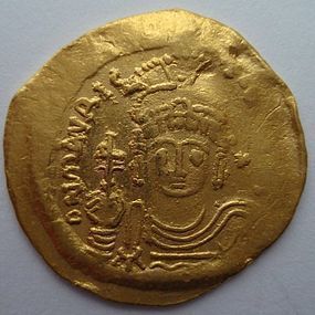A BYZANTINE GOLD SOLIDUS OF MAURICE TIBERIUS