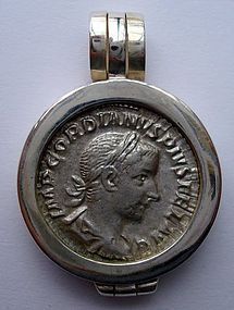 A ROMAN DENARIUS OF GORDIAN III IN A SILVER PENDANT