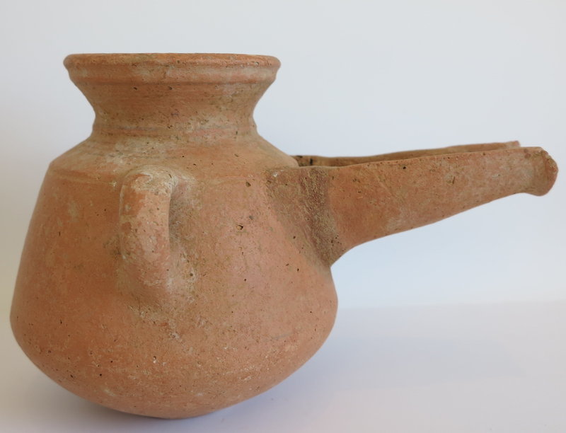 AN EXTERMELY RARE IRON AGE TERRACOTTA WINE STRAINER