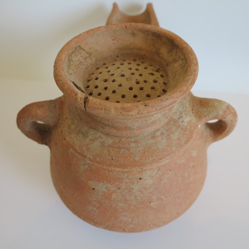 AN EXTERMELY RARE IRON AGE TERRACOTTA WINE STRAINER