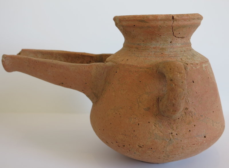 AN EXTERMELY RARE IRON AGE TERRACOTTA WINE STRAINER