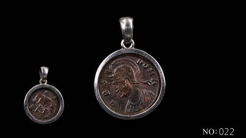 A COMMEMORATIVE BRONZE COIN OF THE FOUNDING OF ROME IN SILVER PENDANT