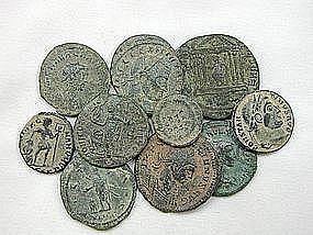A COLLECTION OF 10 ROMAN BRONZE COINS