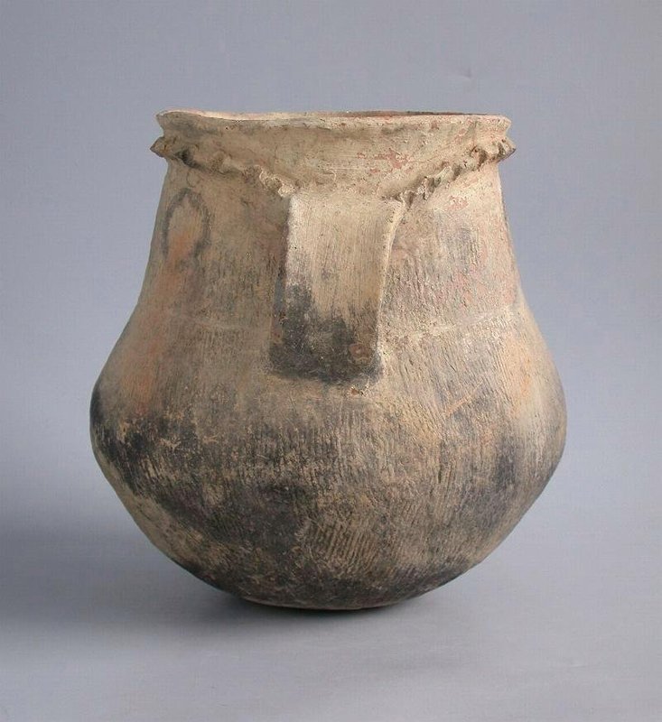 Rare Chinese Neolithic Pottery Jar - Xindian Culture (c.1200 - 500 BC)