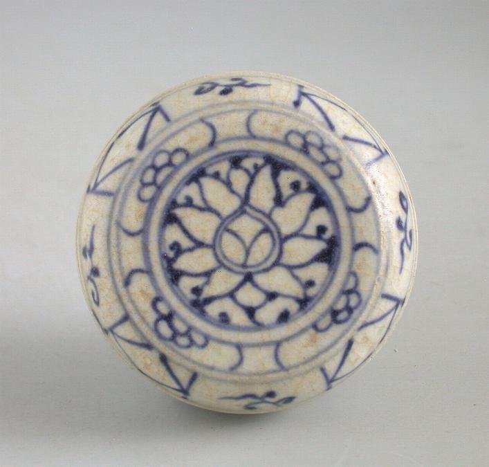 Vietnamese 15th Century Blue & White & Enamelled Covered Box