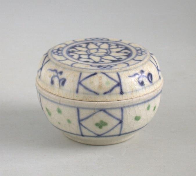 Vietnamese 15th Century Blue &amp; White &amp; Enamelled Covered Box