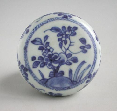 Chinese Blue & White Porcelain Covered Box - Kangxi Ex.Christie's