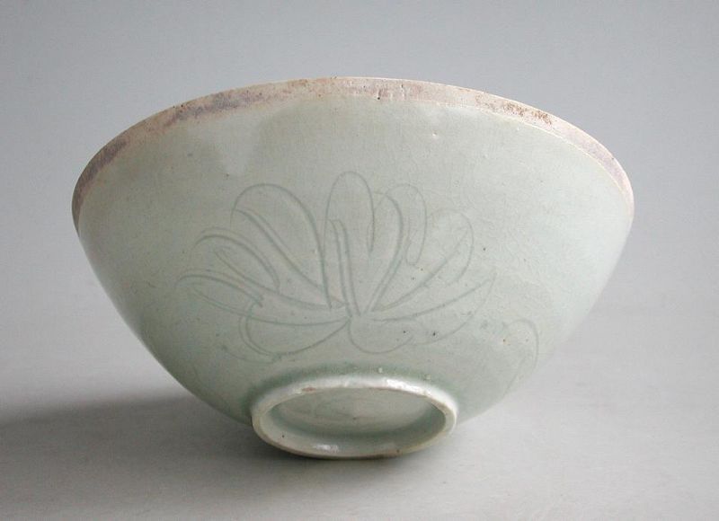 Fine Chinese Song Dynasty Qingbai Porcelain Bowl with Peony Pattern
